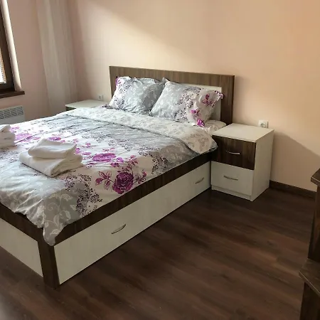 Purple Rose Valencia Gardens Apartment *