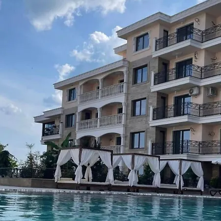 Apartment Purple Rose Valencia Gardens