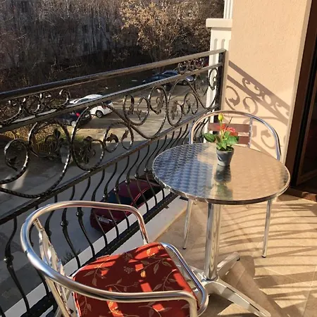 Purple Rose Valencia Gardens *