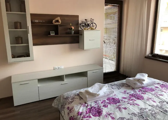 Purple Rose Valencia Gardens 아파트 *