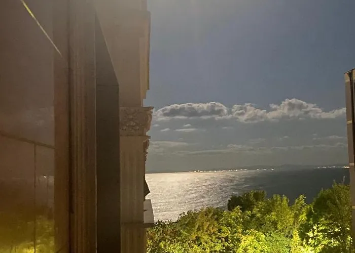 Purple Rose Valencia Gardens 아파트